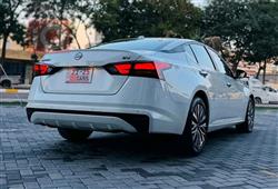 نيسان ألتيما